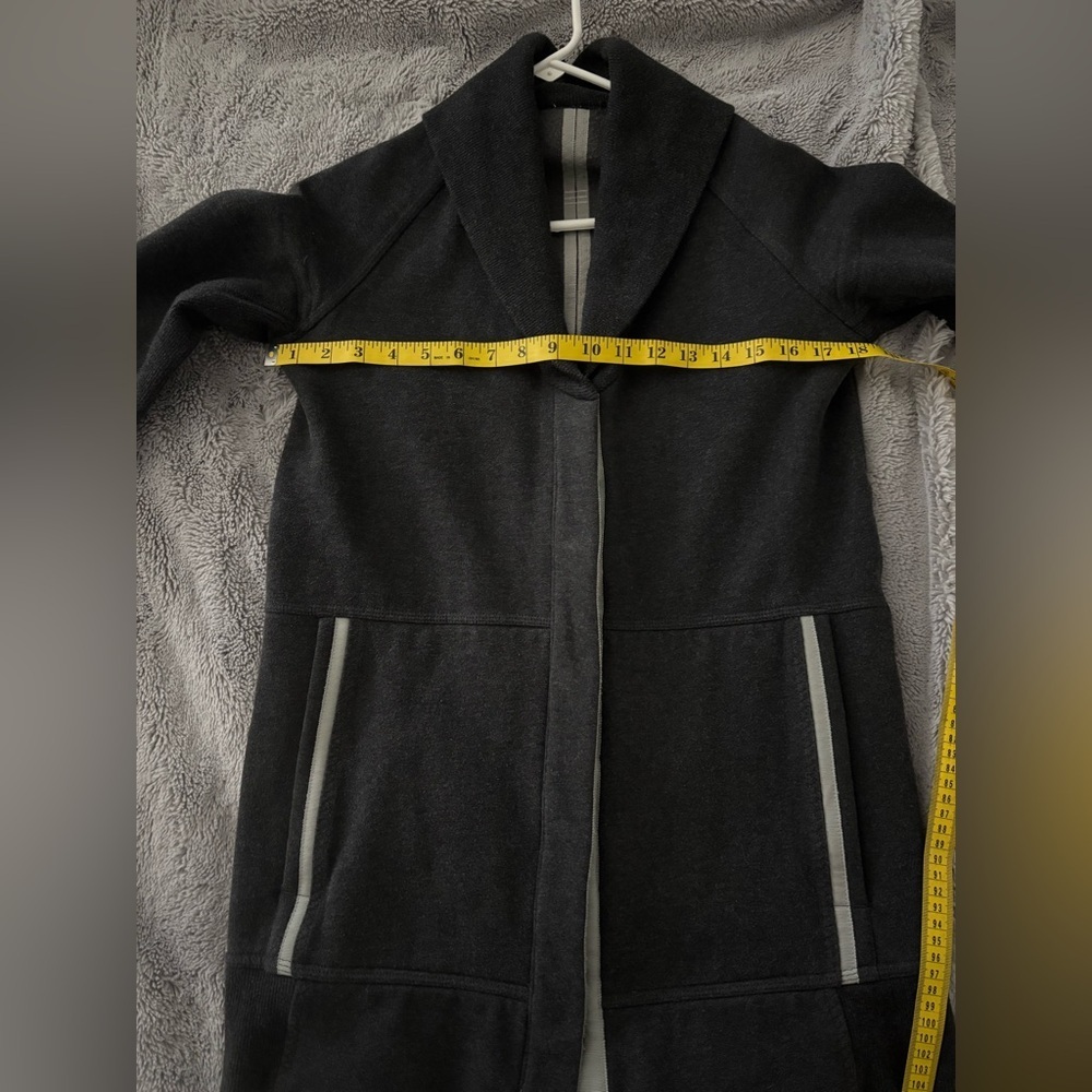 Lululemon Yin to my Yang Cardigan Size 4 - Picture 9 of 10